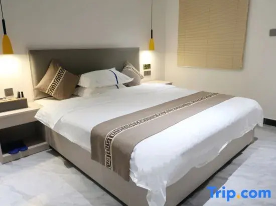 Yunying Future Hotel (Provincial Government Riyue Plaza Duty-Free Shop)