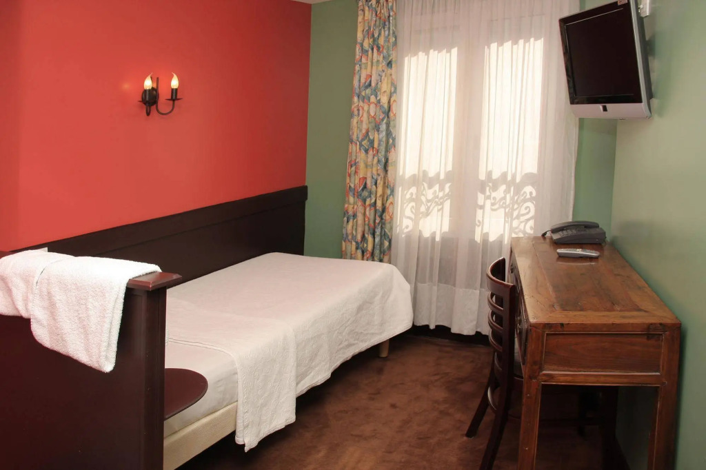 Walled off Hotel Paris