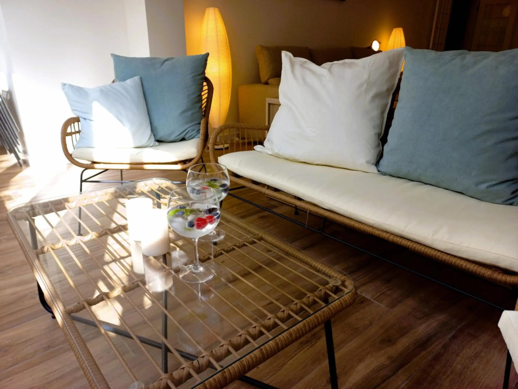 white pearl apartment central confy spacious