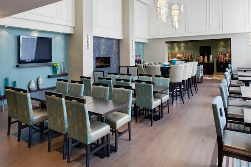 Hampton Inn & Suites by Hilton Toronto Airport