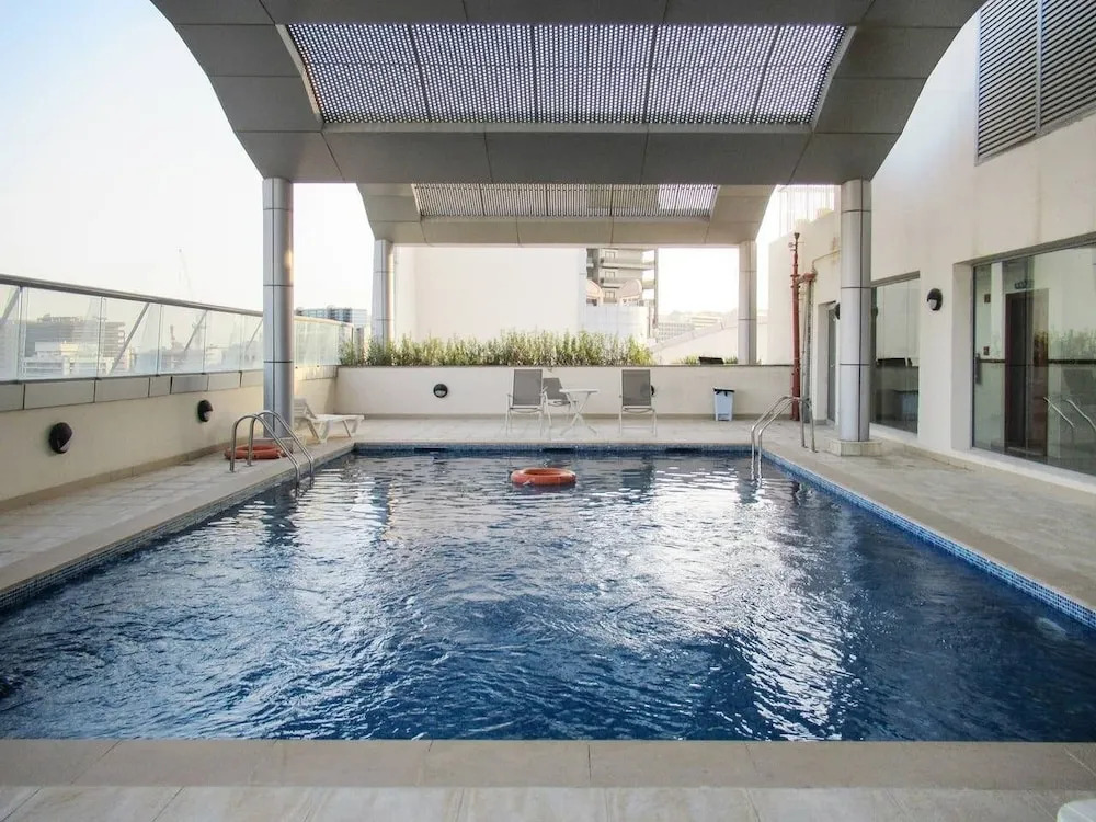 Lovely 1BR in Sports City With Golf Course Views!
