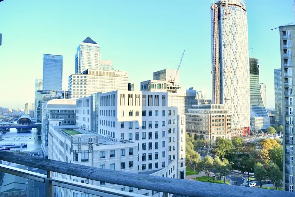 2 Bedroom Apartment With Stunning Views of Canary Wharf