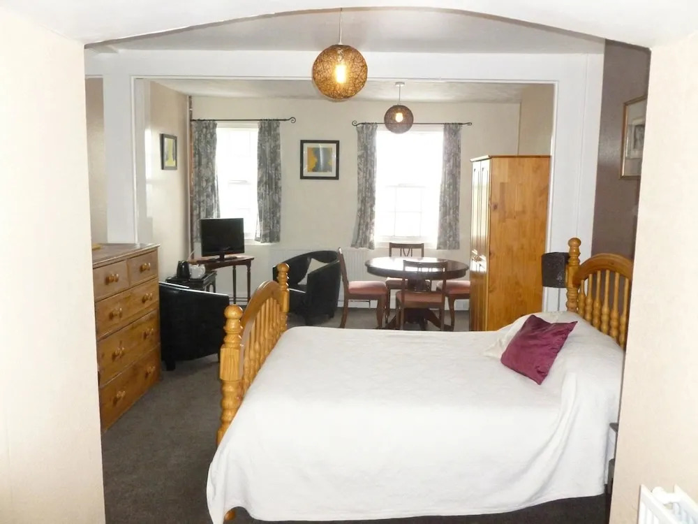 Hawthorns Hotel