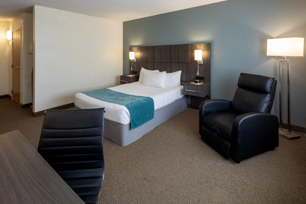 Paynesville Inn & Suites