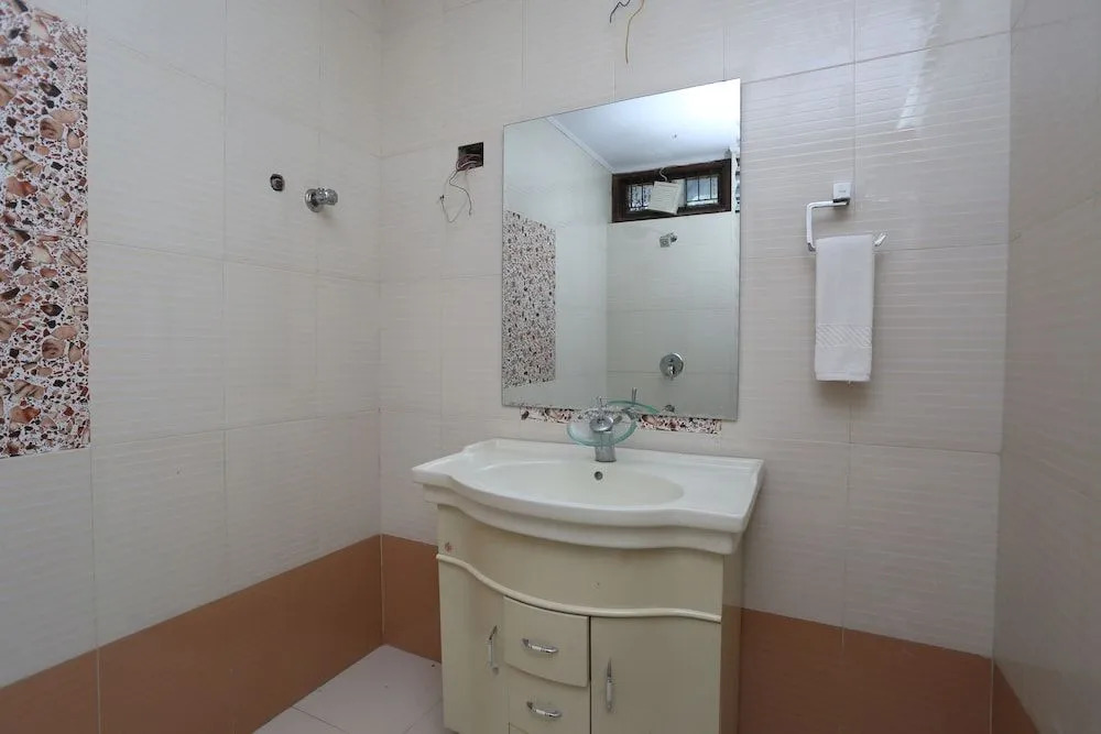 OYO 11047 Home Spacious 3BHK Bhumiyadhar