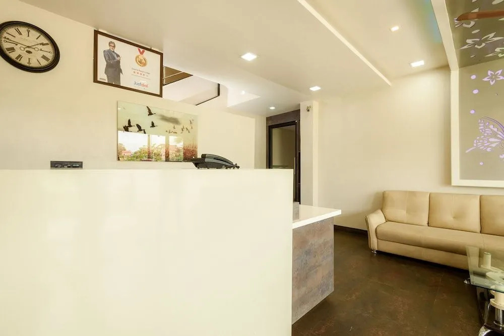 OYO Flagship 17270 Hotel Leo Pride