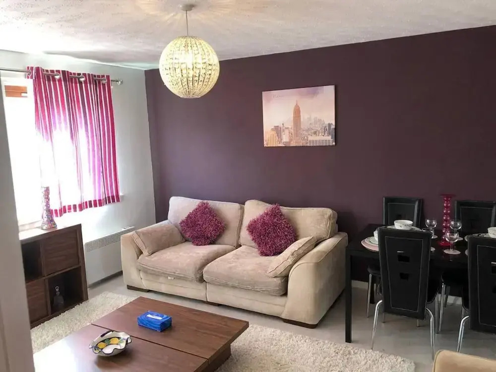 Stunning 2-bed Serviced Selfcatering Apartment
