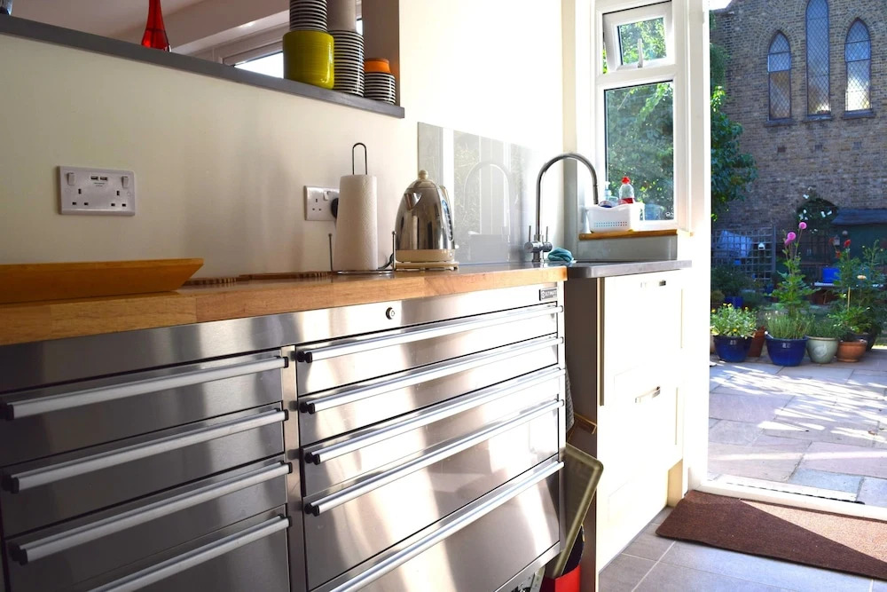2 Bedroom Garden House in Tooting