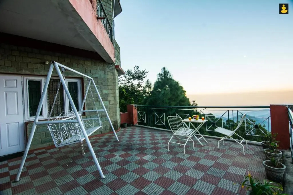 LivingStone 2BHK Cozy Homestay in Kasauli Hills