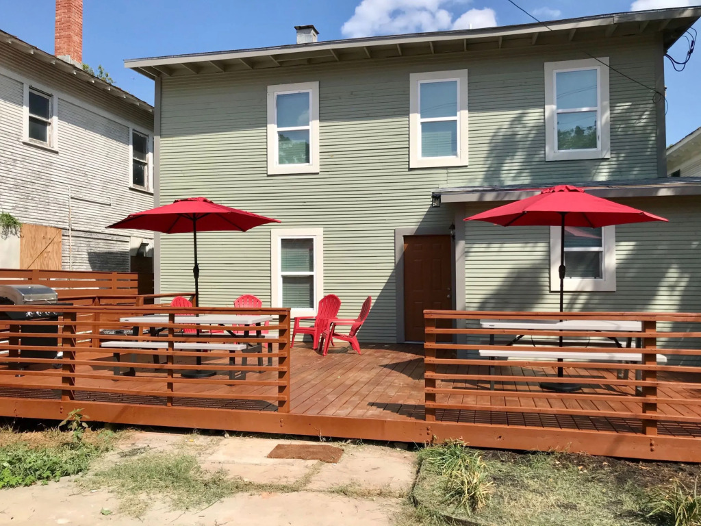 5BR/4BA House Sleeps 20 Downtown