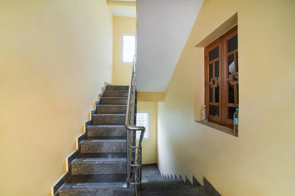 Capital O 37901 Hotel Sri Lakshmi Grand