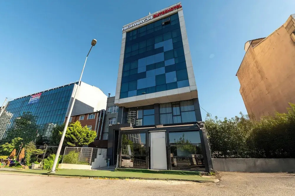 Highway 34 Hotel