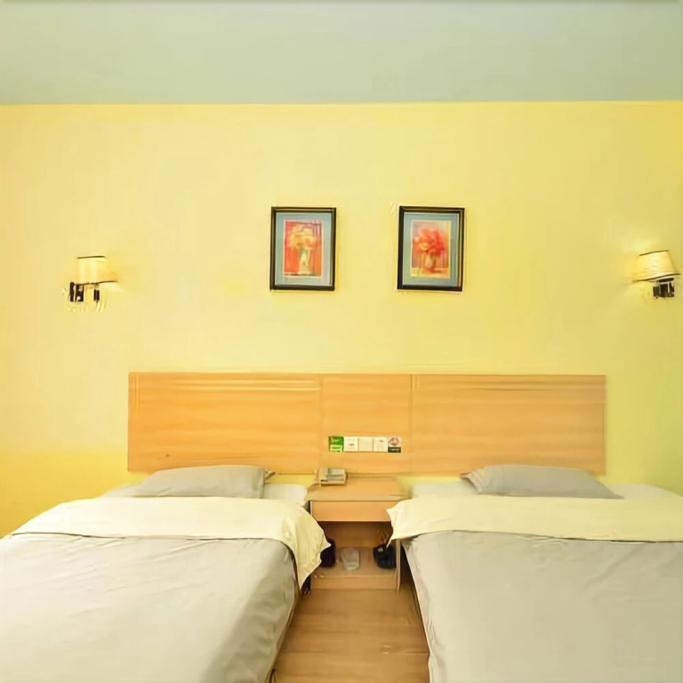77 Chain Traders Hotel
