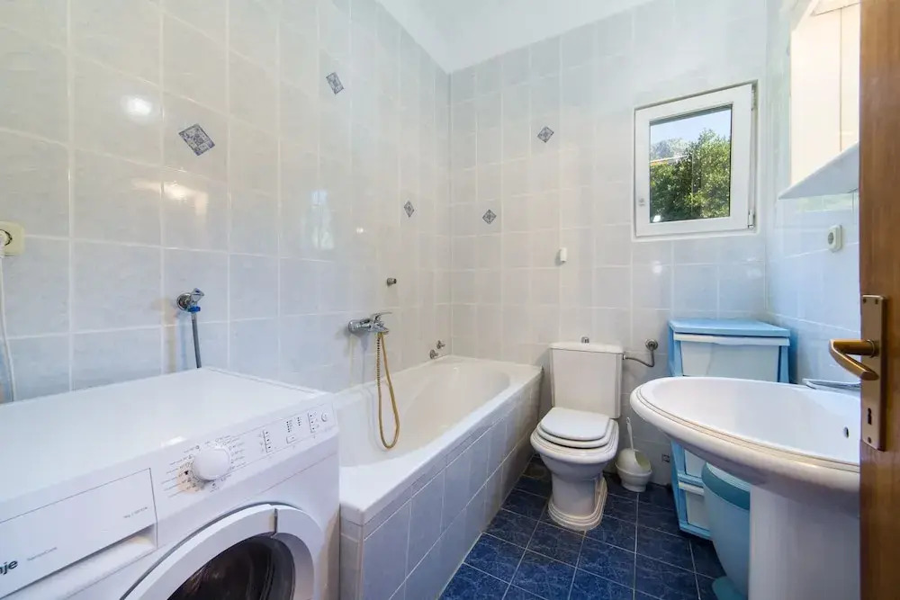Stunning 3-bedroom Apartment in Gradac