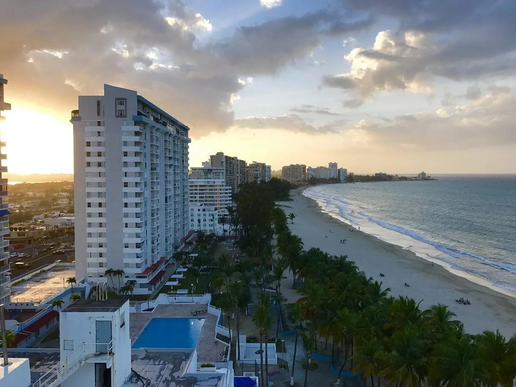 Isla Verde Modern Apartment with Pool