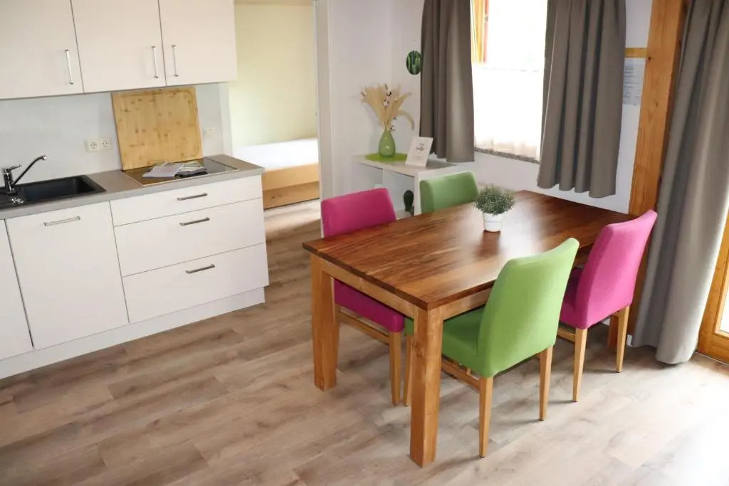 Wohnung #5 mit Balkon - zentrale dennoch ruhige Lage mit Terrasse - Stadtbus vor der Tür!