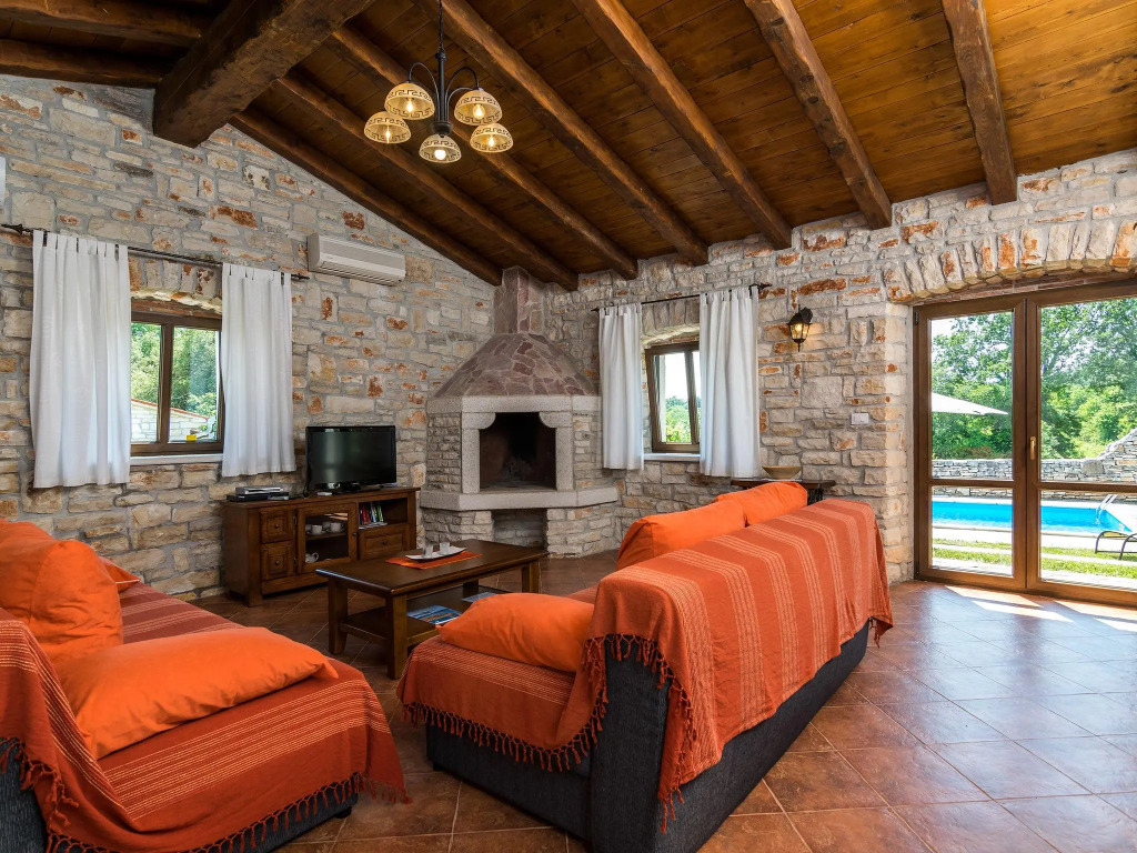 Elegant Villa in Istria with Outdoor Pool
