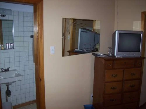 Loyalist Inn & Suites