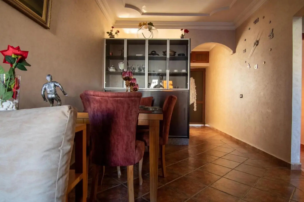A Modern CBD APT with Pool & Gym - 2 min walk to Beach