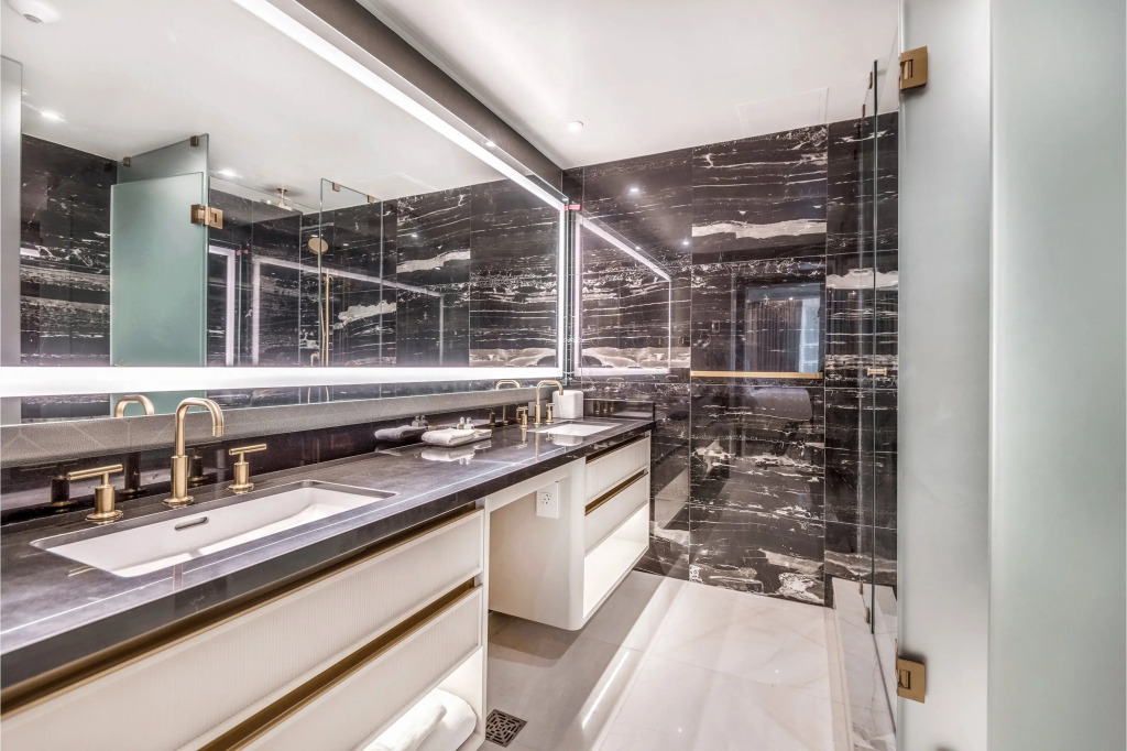 AZUR Legacy Collection Hotel