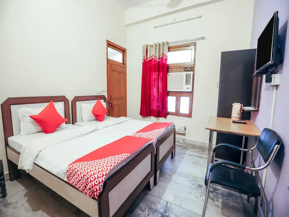 OYO 14562 Rishabh Guest house