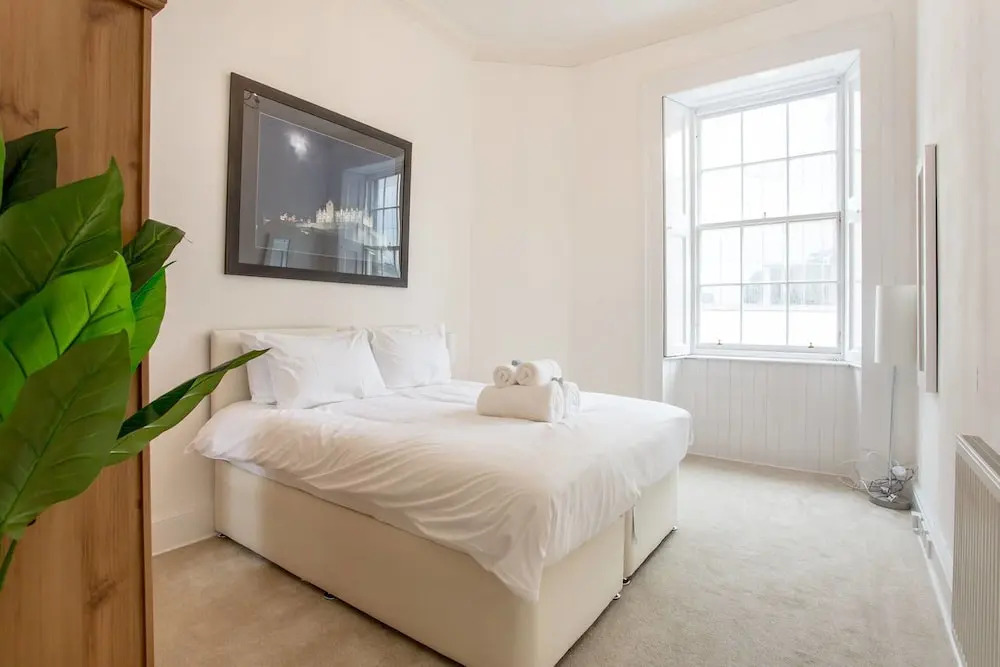 Perfect City Centre Location 50M From Princes St