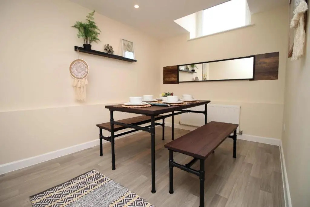Cliftonmeade by Mia Living 2 bedroom apartment with free parking