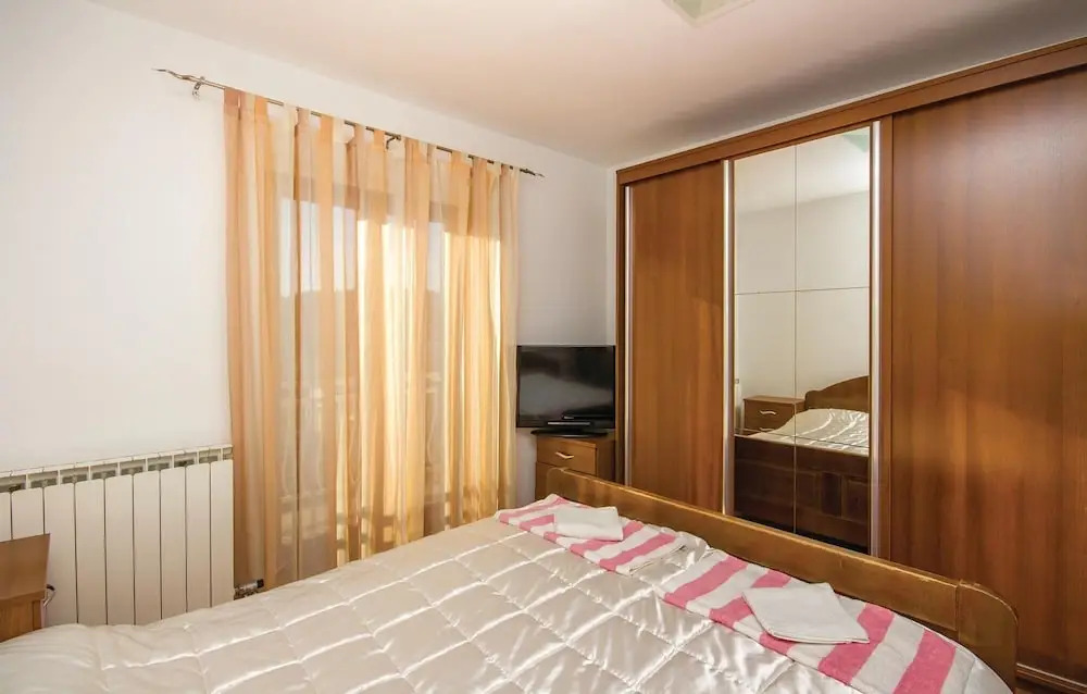 Stunning Home in Cavle With Wifi and 3 Bedrooms