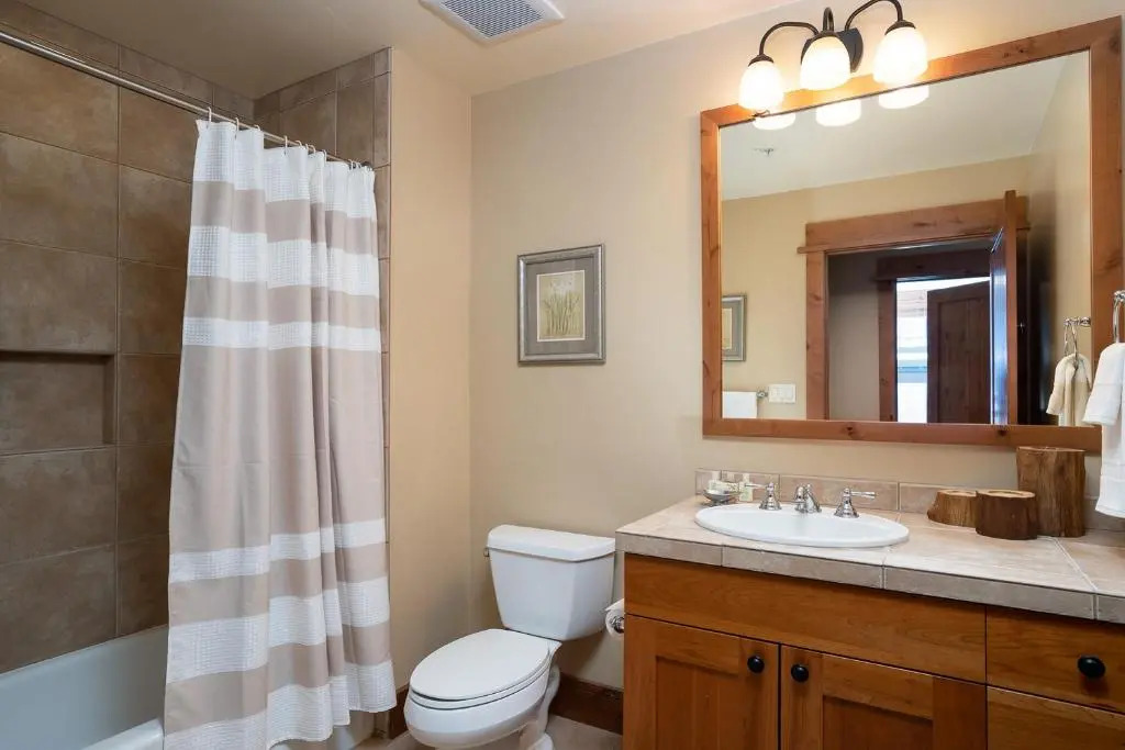 Cozy Ski-In/Ski-Out Northstar Village Residence - Big Horn 408