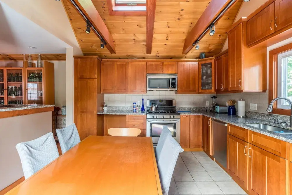 Prime City Living Townhouse 4 Bedroom Townhouse by RedAwning