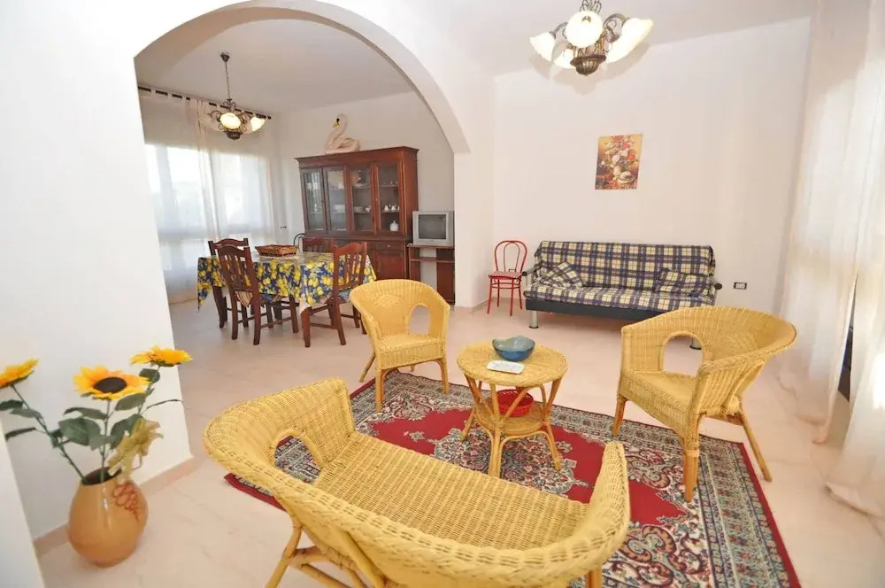 Villa Magnolia 1 Sleeps 8 Close to the sea