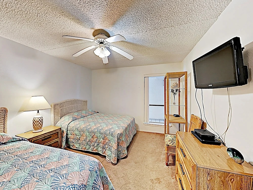 New Listing! Charming Coastal W/ Beach Views 2 Bedroom Condo