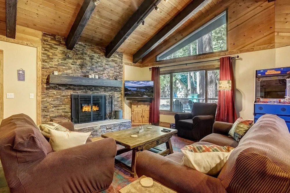 Willow's Hideaway - Pet Friendly Cozy Cabin!