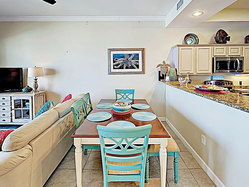 New Listing! Ocean W/ Pool & Rooftop Terrace 3 Bedroom Condo