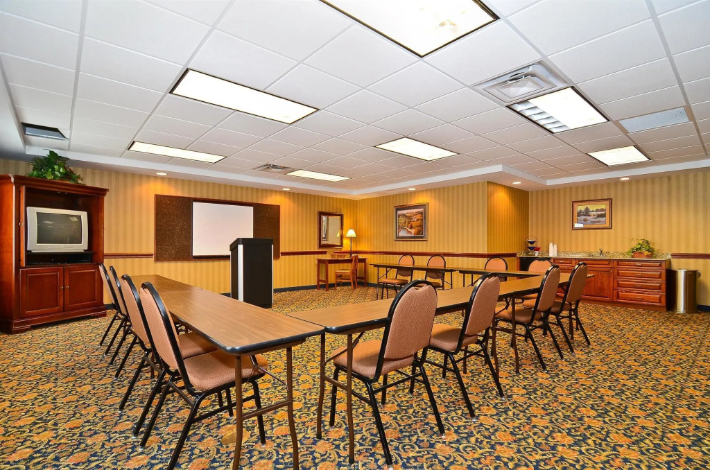 Executive Inn & Suites
