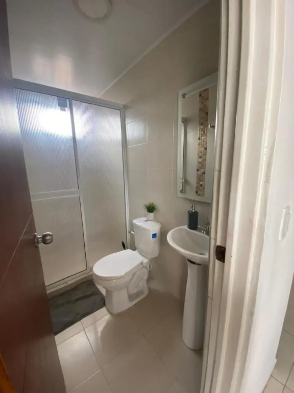 Hermoso apartamento con piscina y ascensor.