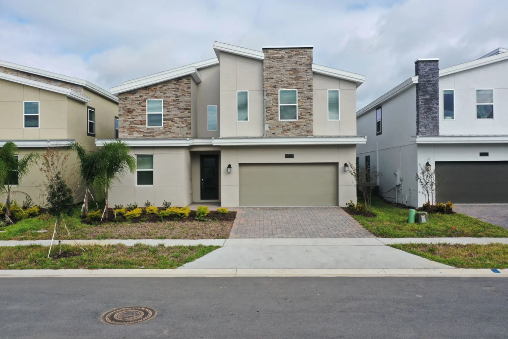 Unique Home with theater, game room and private pool near Disney