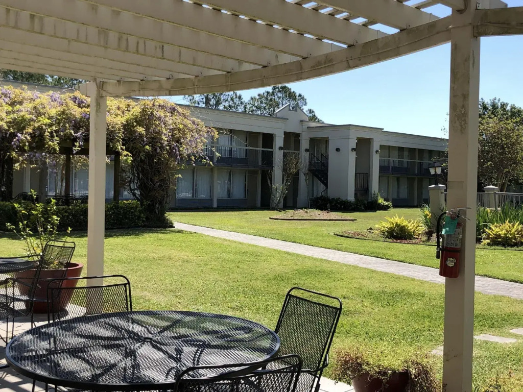 Iberia House & Suites