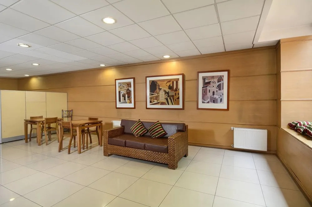 Seven Apart Hotel