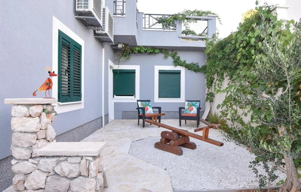 Awesome Home In Sevid
