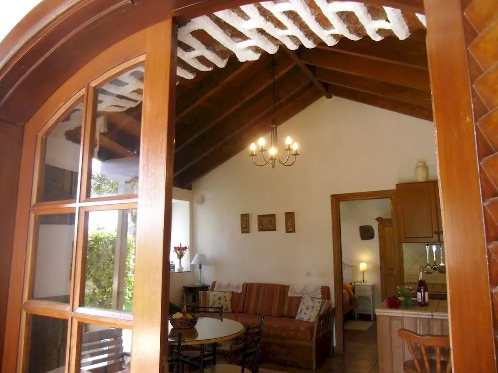Finca El Picacho Apartments in the countryside 2 Km from the beach