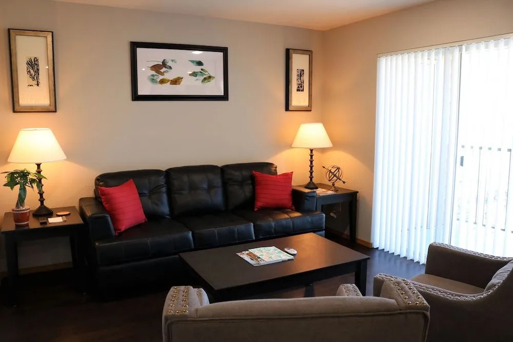 Autumn Leaf Furnished Apartments