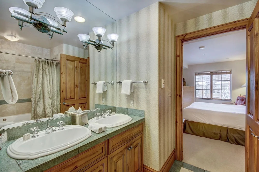 1BR Plus Den, Heart of Beaver Creek Village
