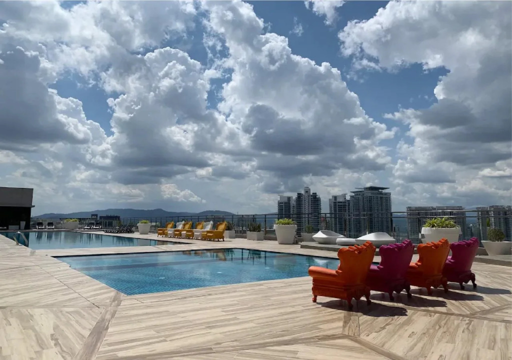 PlazaDamas Hartamas by Plush