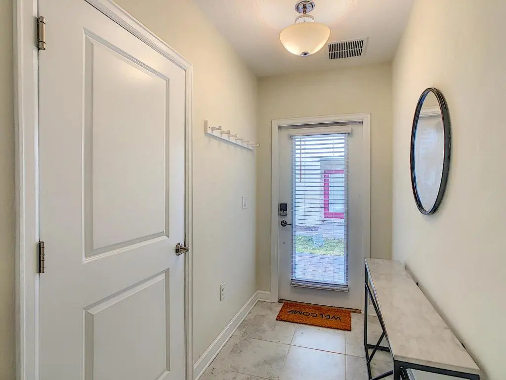 Fantastic Stylish 2BR condo in Four Corners with free Waterpark