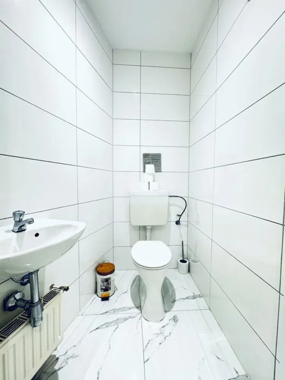 Bright Private Rooms in 4BR Apartment Near Kaufpark Alterlaa