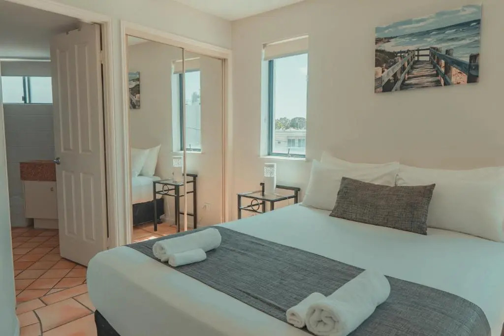 La Promenade Absolute Waterfront Apartments