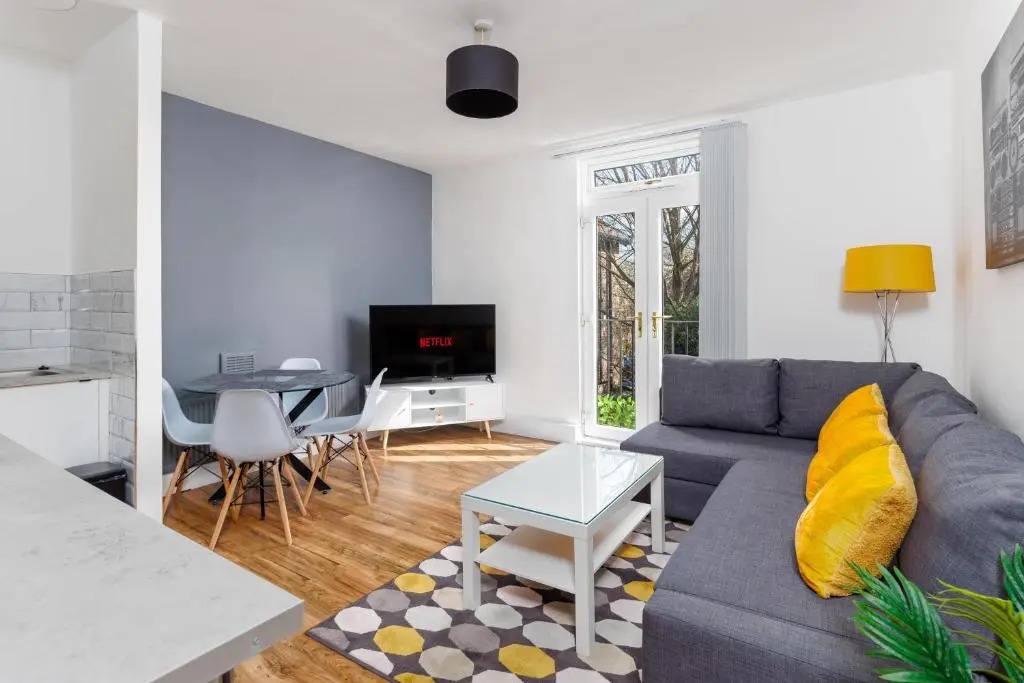 FLATZY - Stylish Abode on Doorstep of Sefton Park *10 minutes to Centre*