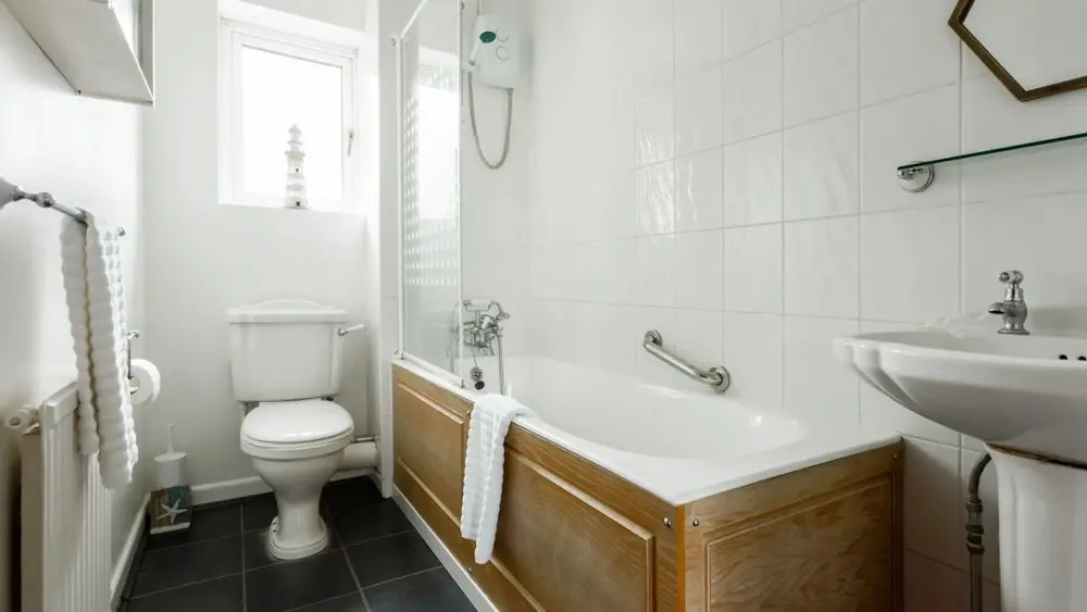 Dolphin Cottage - Short walk to Poole Quay with Private Garden