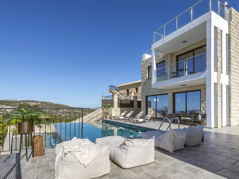 3-bdr Villa With Stunning Infinity Pool